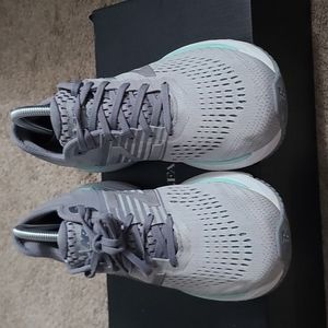 Women's New Balance 860 v10 size 10.5